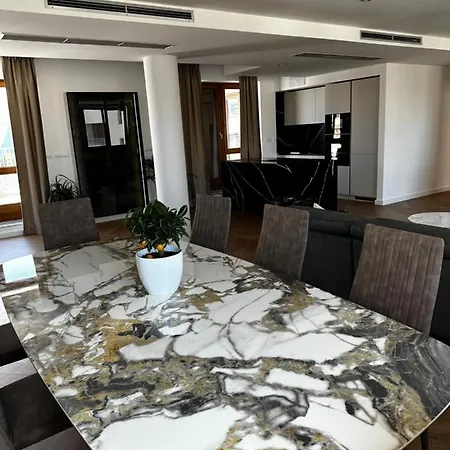 Luxury Penthouse At The Historical Centre Parking דירה ברטיסלאבה